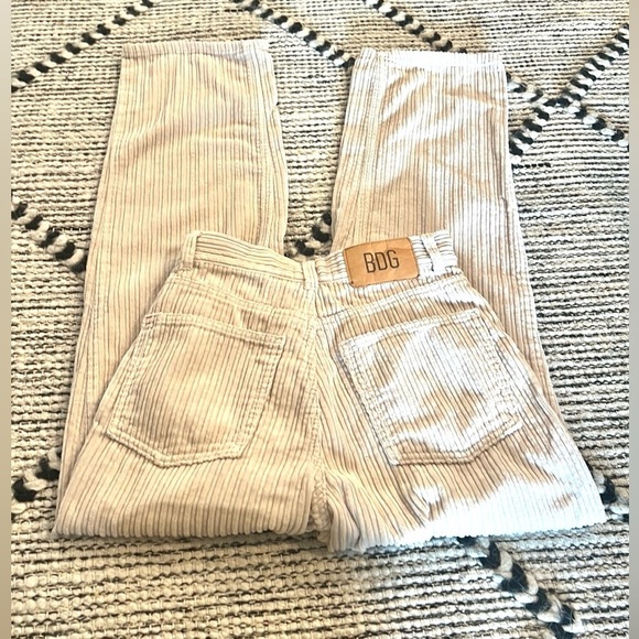 UO/BDG,Size 25, High-Rise, Baggy Fit,Excellent Condition, Fall/Winter,Corduroy - Picture 4 of 10